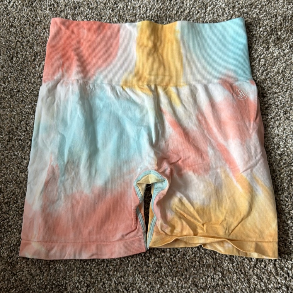 Scrunch tie dye biker shorts